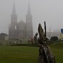 <p align=left>Sainte-Anne-des-Monts dans la brume. Nous avons déjà visité Exploramer, mais on aime bien se balader autour du bâtiment.