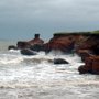 <p align=left>Le vent, le froid jouent à la tempête avec les vagues.